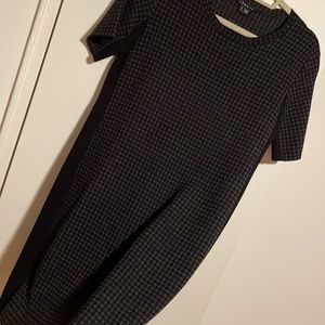 LIKE NEW Theory houndstooth wool shift dress